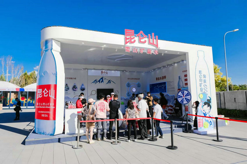 而她的主要 而她的主要